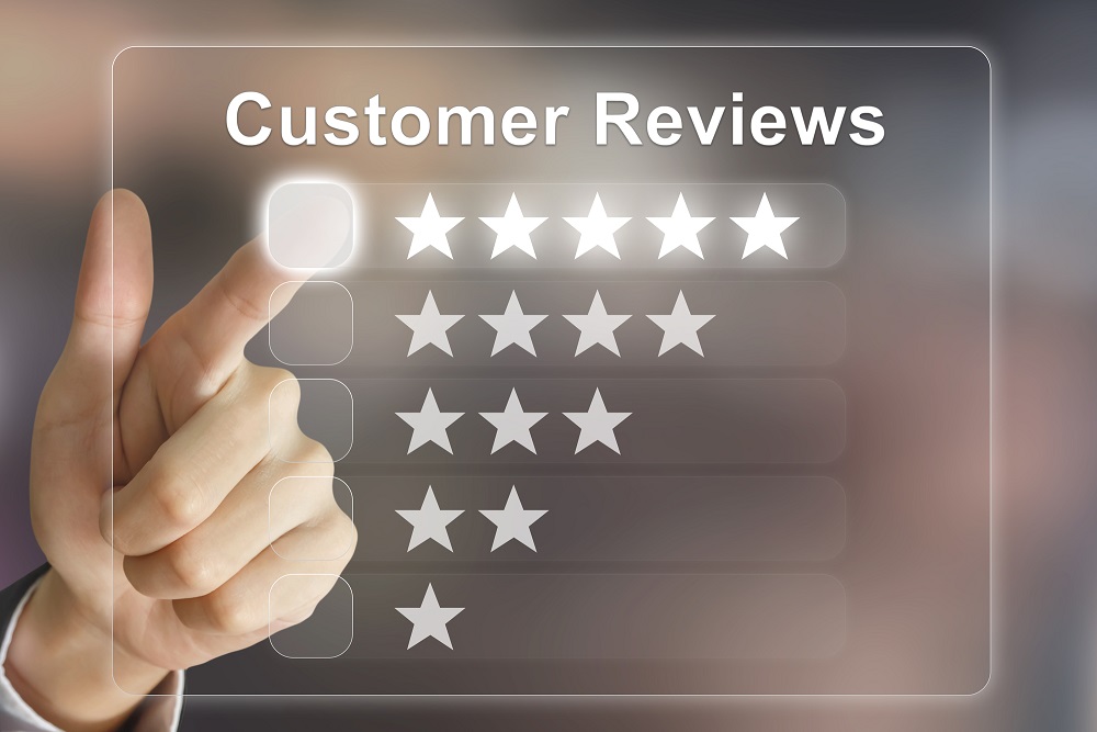 image of hand pointed to 5 star reviews from a photo booth service